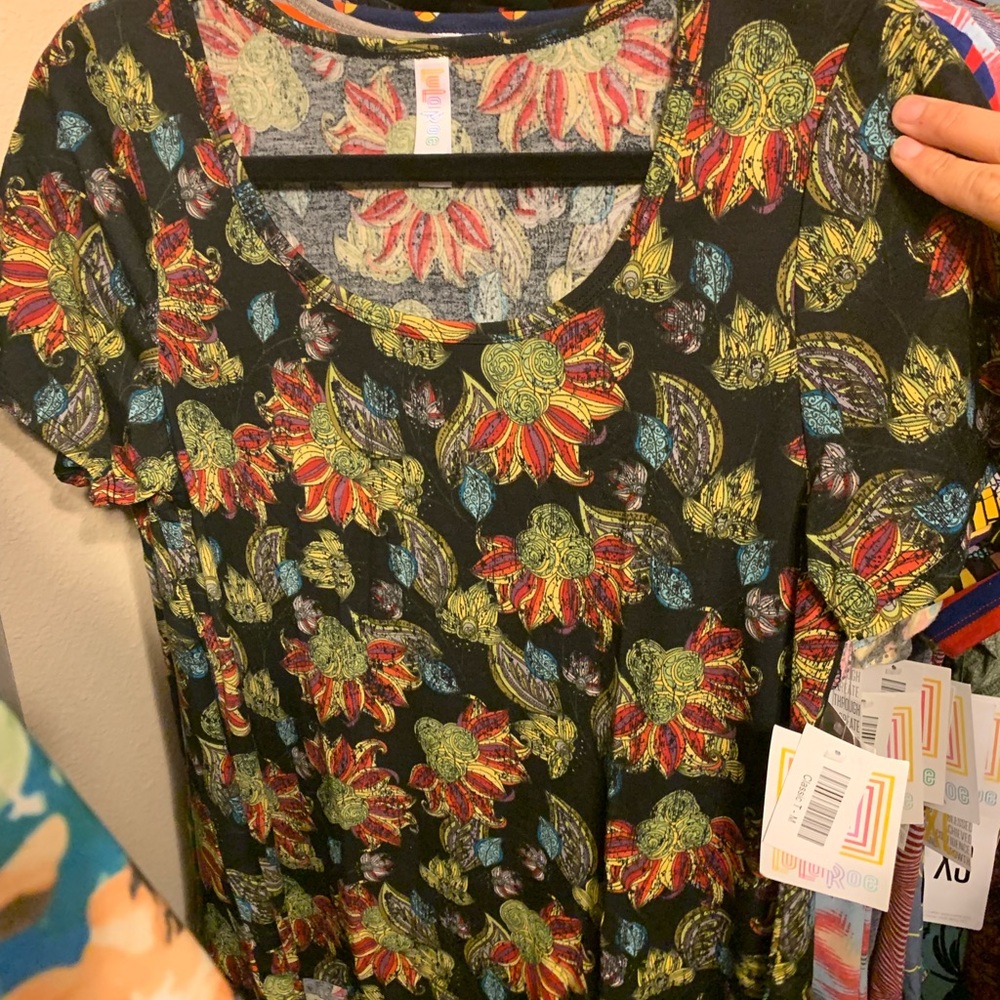 Multiple lularoe medium classic tees